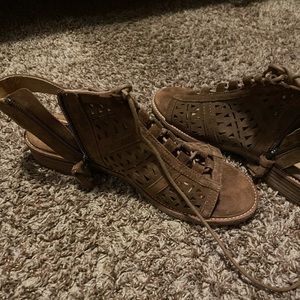 Super cute and comfortable sandals!